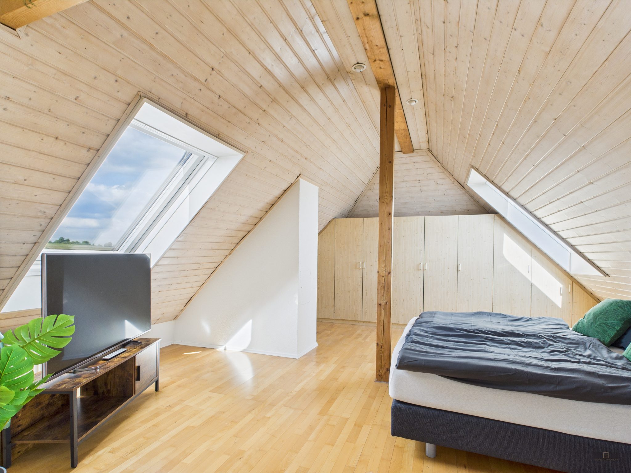 CAM04995G0-PR0022-STILL001