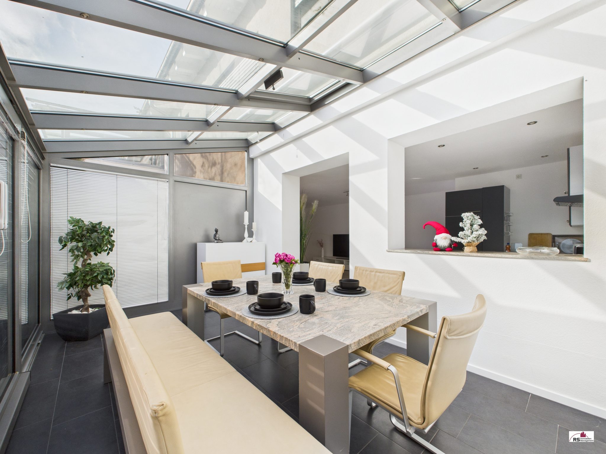 CAM04995G0-PR0048-STILL002