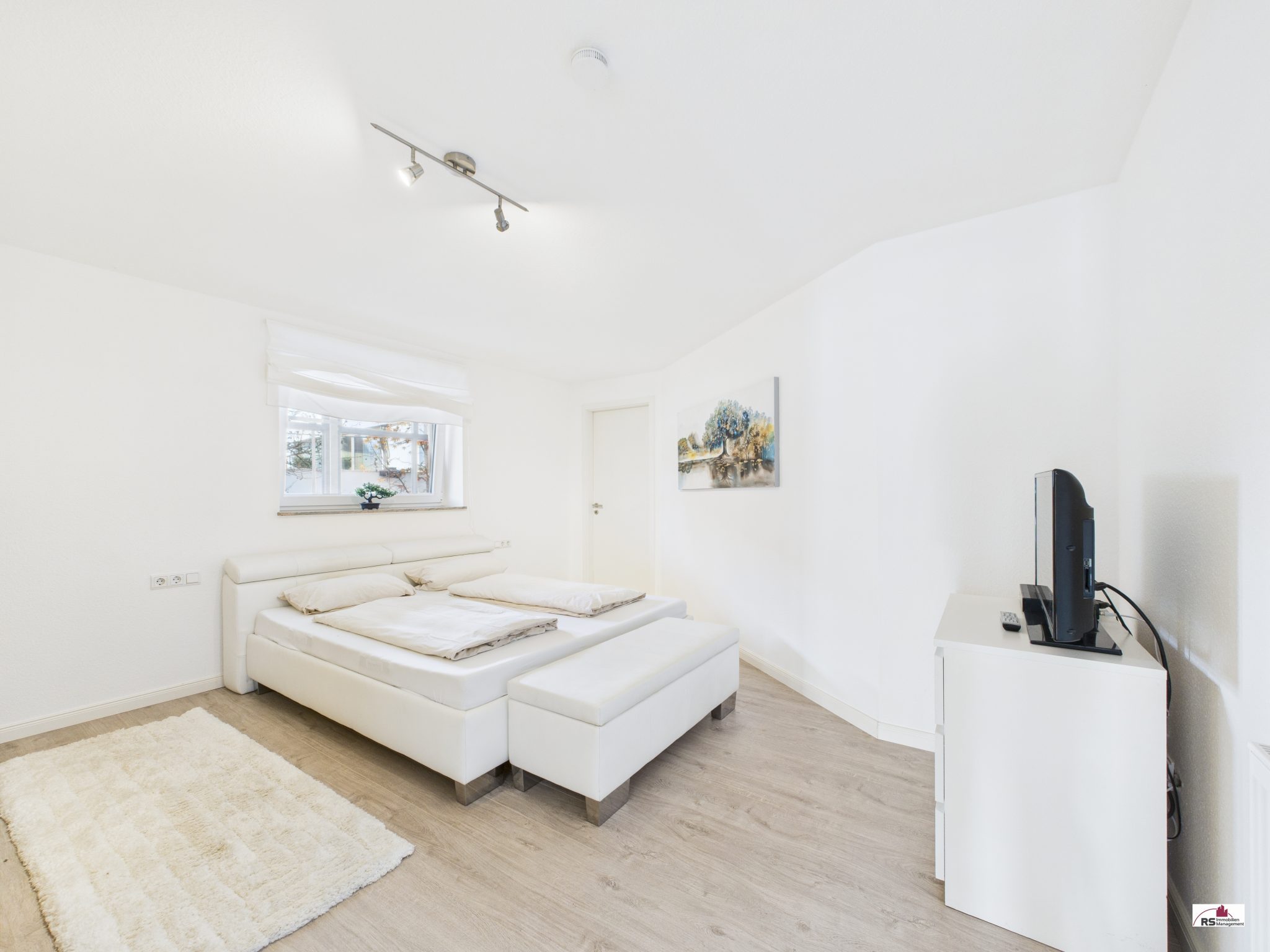 CAM04995G0-PR0048-STILL006