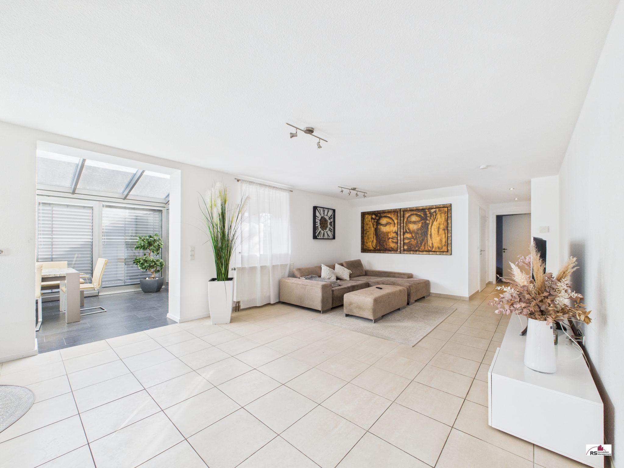 CAM04995G0-PR0048-STILL009